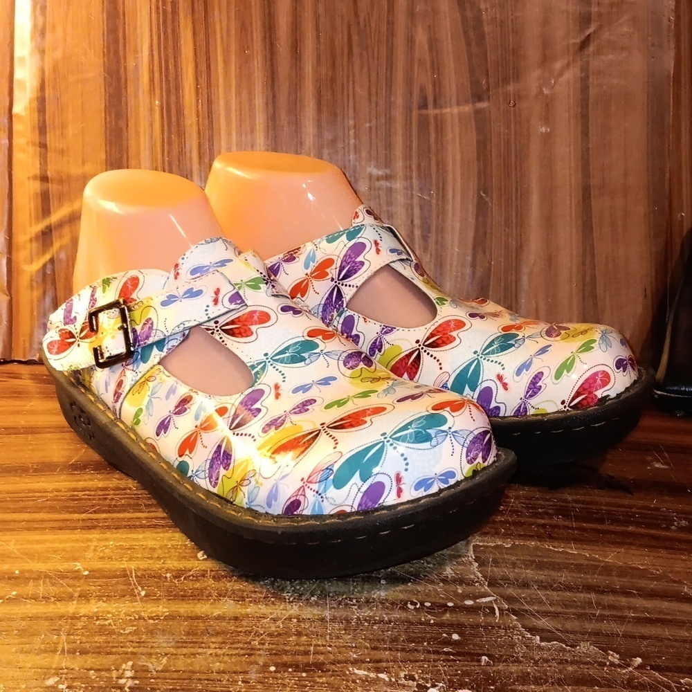 Ingaro butterfly 🦋 nursing shoes sz 9 slip resistant